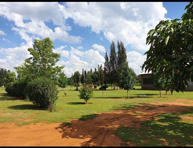 2HA SMALLHOLDING FOR SALE IN VAN DER MERWES KROON